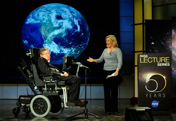 Thumbnail image for /public/upload/2012/1/634617029584256989_Stephen_hawking_and_lucy_hawking_nasa_2008.jpg